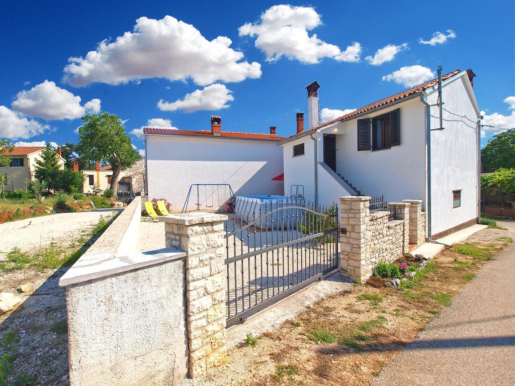 House Sandra 1430 Peresiji Extérieur photo